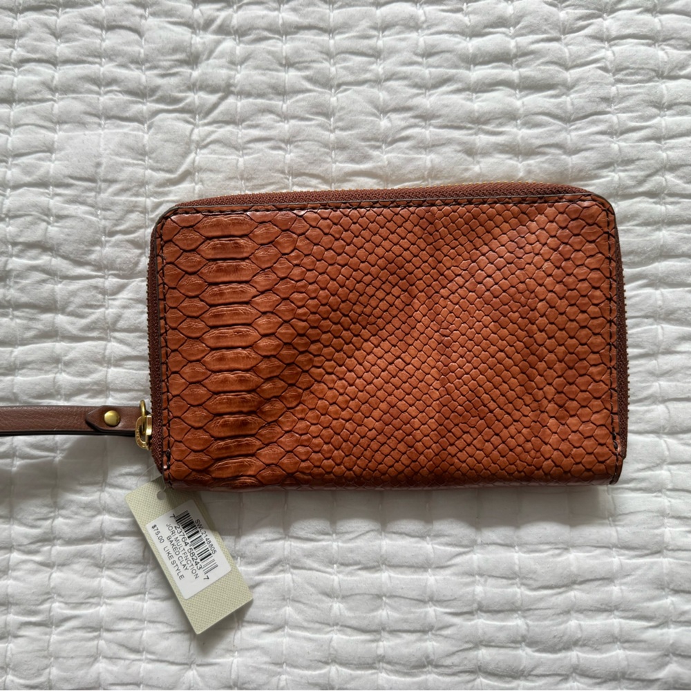 NWT Brown Fossil Textured Wristlet